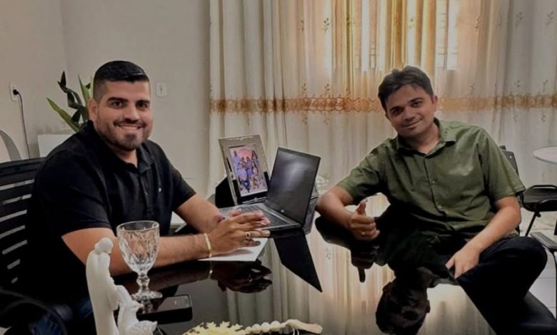 Prefeito de Belém de Brejo do Cruz se reúne com engenheiro para discutir avanços e melhorias para a população